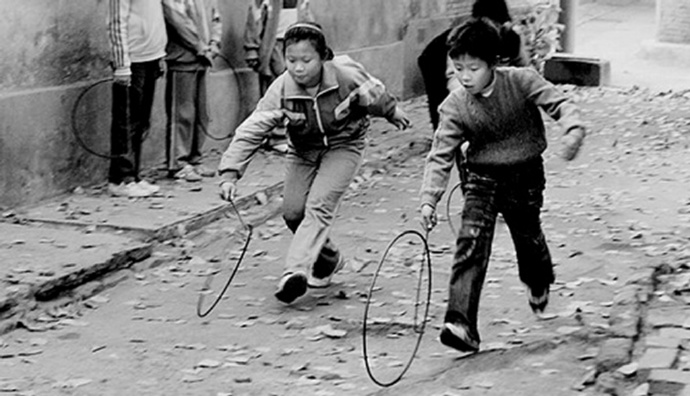滚铁环封面